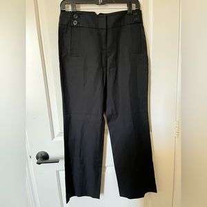 Black pants with botton details